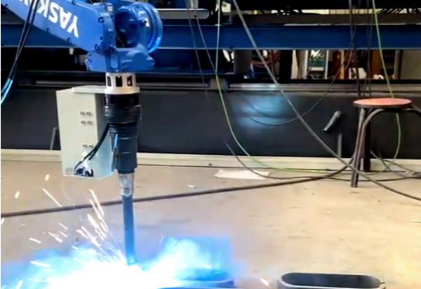 Robot welding machine